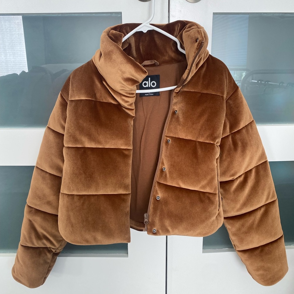 ALO YOGO RIBBED VELOUR PUFFER JACKET